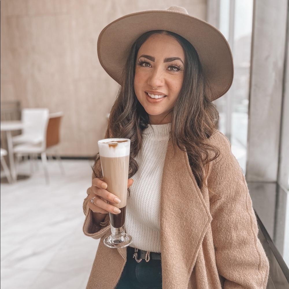 Meet your Posher, Alexandria